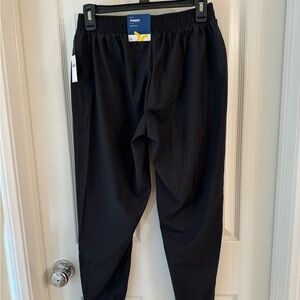 NWT! Old Navy Women’s Small Stretch Joggers black